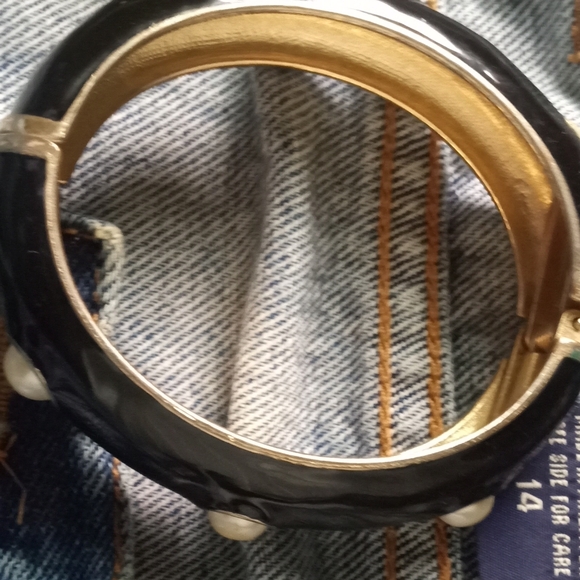 Vintage Black Enameled Inlaid Pearl Bracelet - Picture 5 of 8